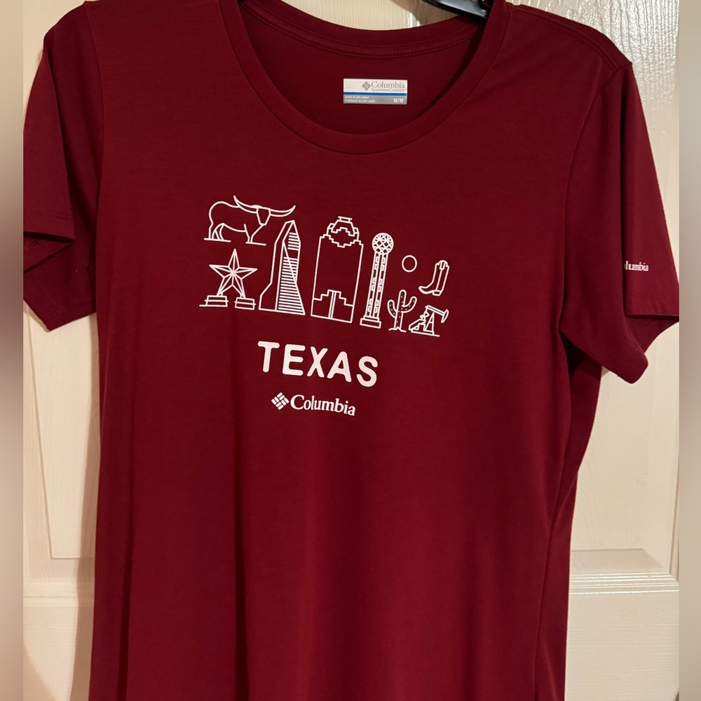 Women’s Columbia Texas Maroon Shirt size Med